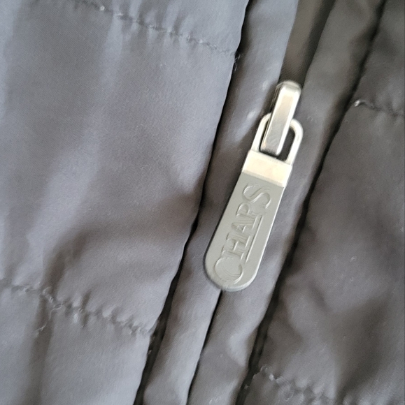 Chaps Men's puffer vest - Picture 3 of 11